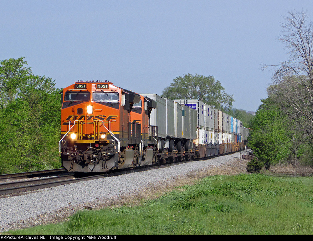 BNSF 3821